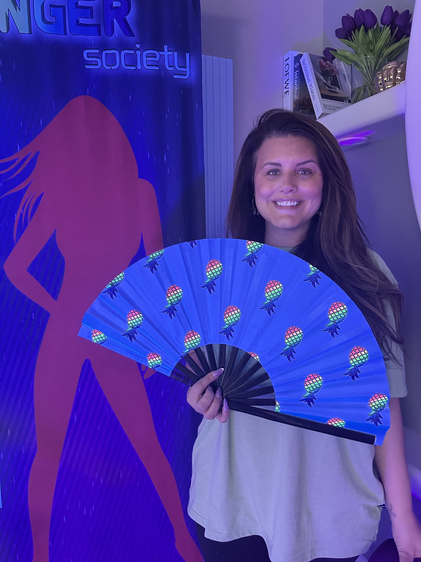 White pineapple fan - UV reactive !
